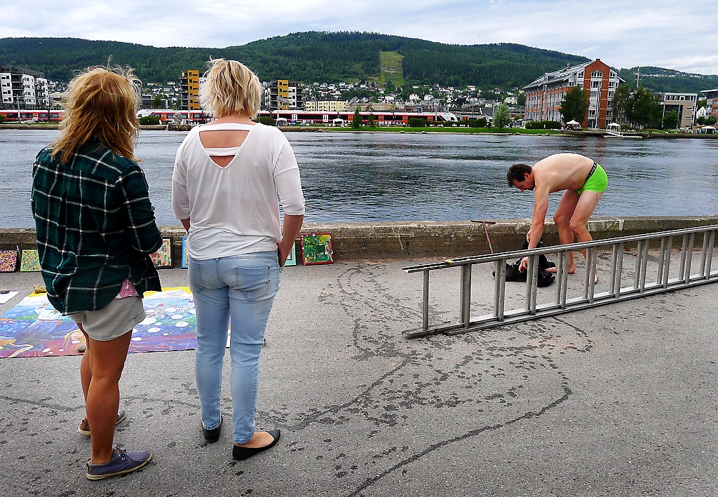 Utstilling langs elva Drammen
