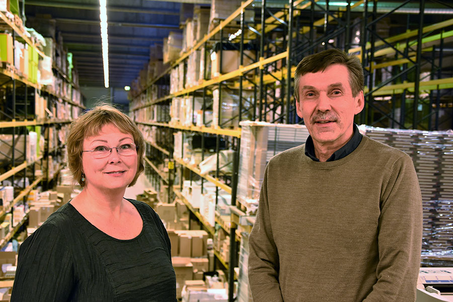 Eva besøkte også driftssjef Tommy Tørmoen på Sentraldistribusjons Skarnes-lager. Fra sitt kontor har han utsikt over hele lageret og produksjonshallen.